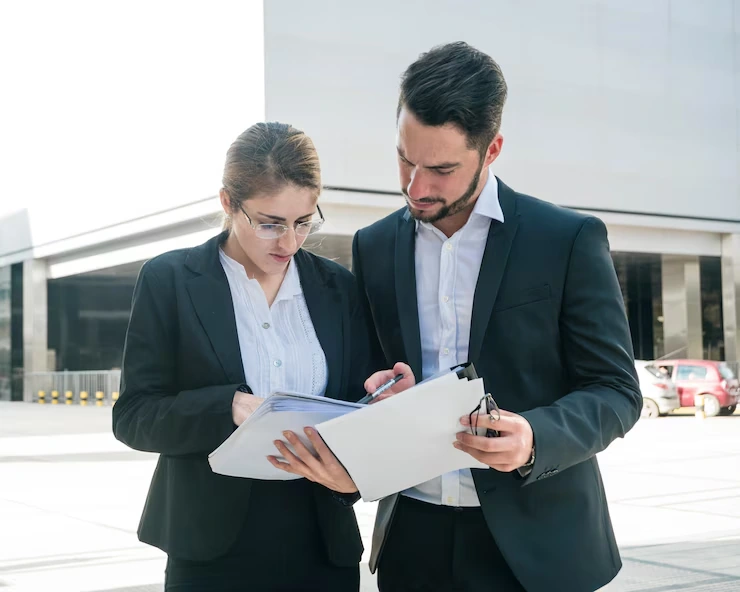 Risk Management in Cross-Border Contracts
