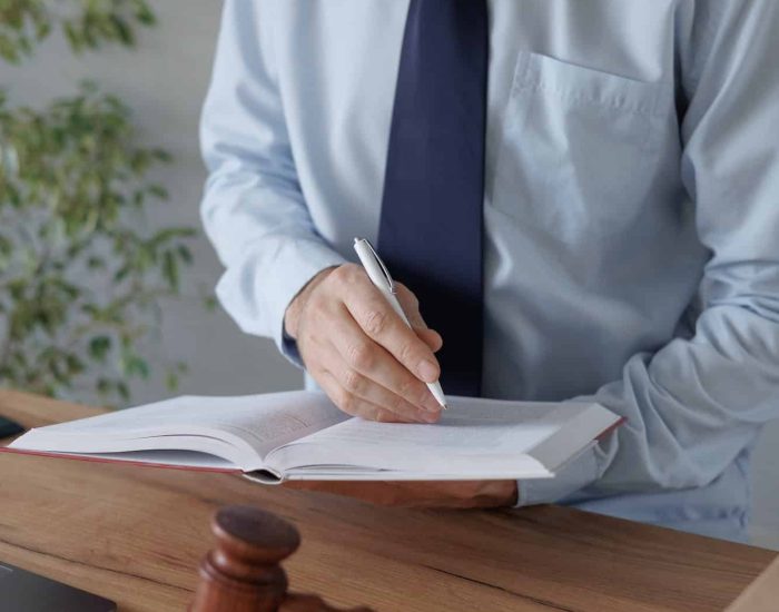 Employment contract solicitors, Regulation Lawyer