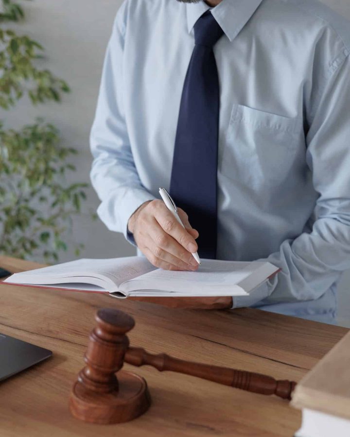 Employment contract solicitors, Regulation Lawyer