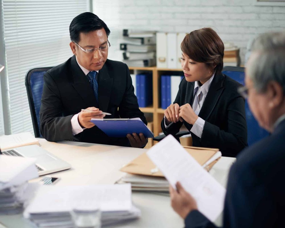 lawyer-and-intern-working-together.jpg